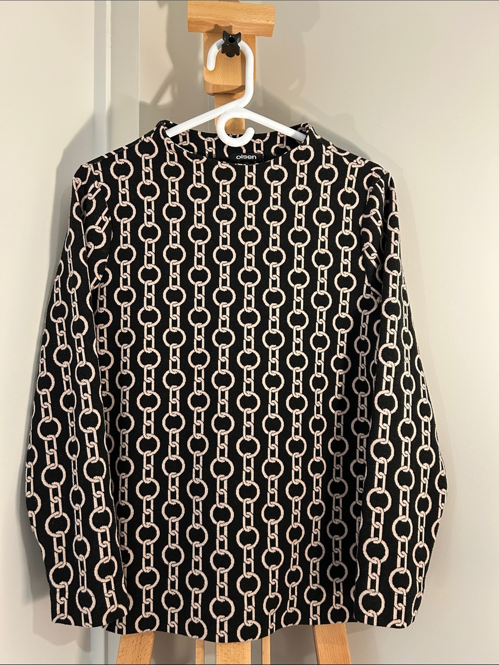 olsen Women's Henny Jersey Sweater in Black with Cream Chain Print US M-L/12